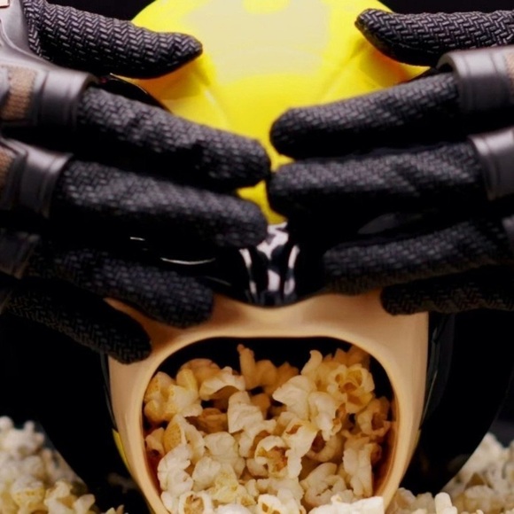 Exclusive Limited Edition Wolverine Popcorn Container designed by Deadpool NEW! - Picture 2 of 11